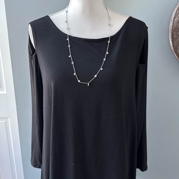 F.H. Clothing co .  Black cold shoulder tunic size 1X - Picture 2 of 8